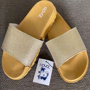 ✨BRAND NEW✨ Gold Glitter Slides